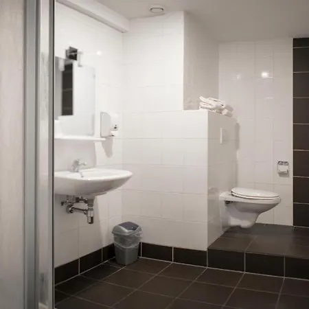 & - De Zeven Heuvelen Отель 3*