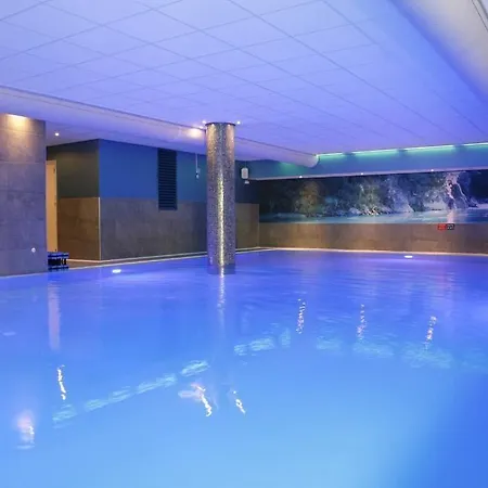 & - De Zeven Heuvelen 3* フロースベーク