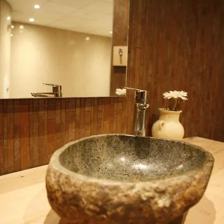 & - De Zeven Heuvelen Грусбек