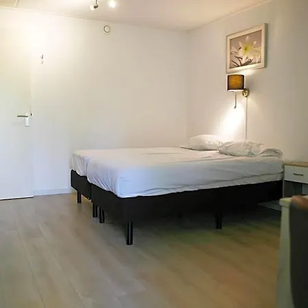 & - De Zeven Heuvelen 3*