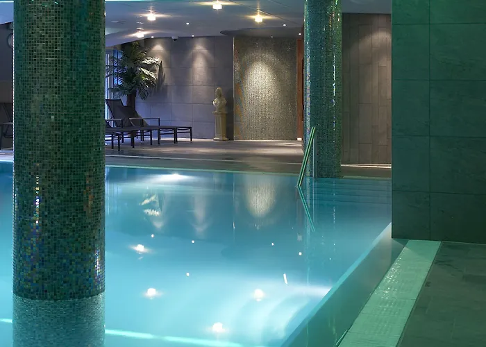 & - De Zeven Heuvelen Hotel 3*