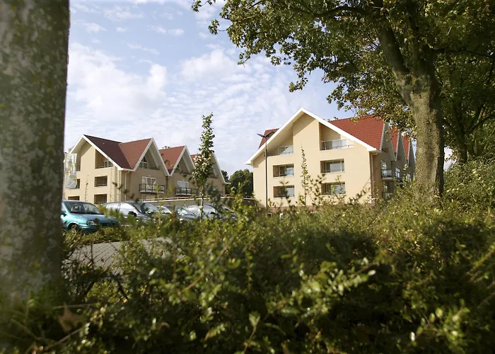 & - De Zeven Heuvelen 3*